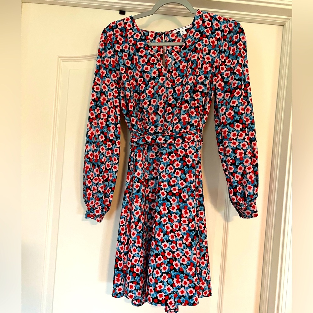 Floral knee length dress. Long sleeves. Pink, red, blue, black